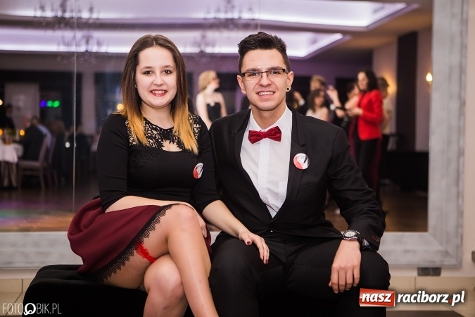 Zdjęcie w galerii na portalu naszraciborz.pl: Maturzyści Specjalnego Ośrodka Szkolno-Wychowawczego dla Niesłyszących i Słabosłyszących bawią się na studniówce wiadomości z regionu