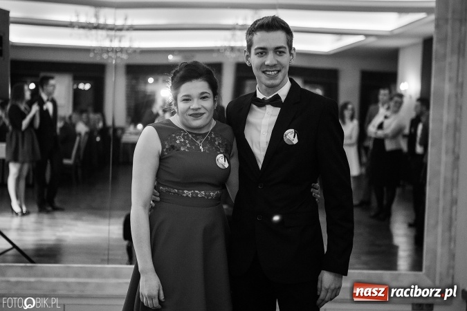 Zdjęcie w galerii na portalu naszraciborz.pl: Maturzyści Specjalnego Ośrodka Szkolno-Wychowawczego dla Niesłyszących i Słabosłyszących bawią się na studniówce wiadomości z regionu