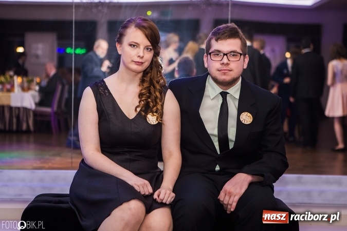 Zdjęcie w galerii na portalu naszraciborz.pl: Maturzyści Specjalnego Ośrodka Szkolno-Wychowawczego dla Niesłyszących i Słabosłyszących bawią się na studniówce wiadomości z regionu