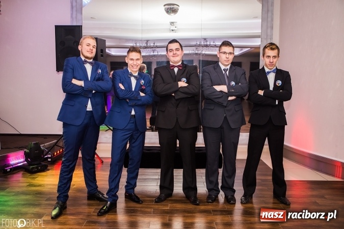 Zdjęcie w galerii na portalu naszraciborz.pl: Maturzyści Specjalnego Ośrodka Szkolno-Wychowawczego dla Niesłyszących i Słabosłyszących bawią się na studniówce wiadomości z regionu