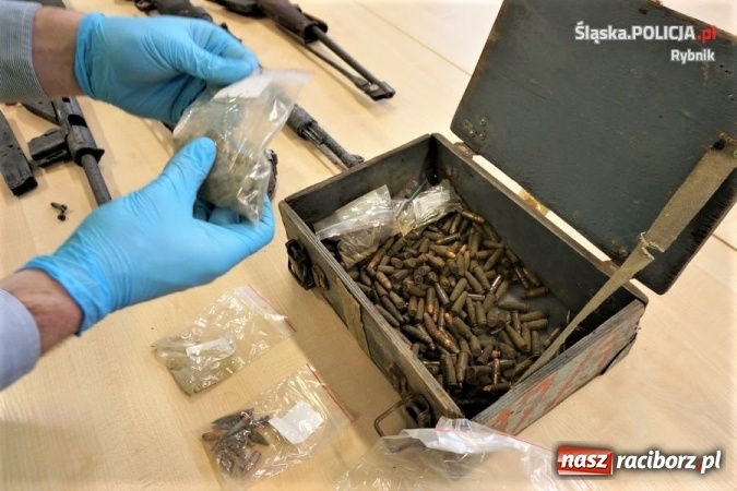 Zdjęcie w galerii na portalu naszraciborz.pl: Policjanci zlikwidowali nielegalny arsenał broni, amunicji i materiałów wybuchowych  wiadomości z regionu