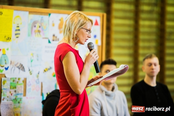 Zdjęcie w galerii na portalu naszraciborz.pl: Marcin Dubiel, znany youtuber odwiedził dziś uczni&oacute;w szkoły w Tworkowie wiadomości z regionu