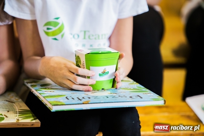 Zdjęcie w galerii na portalu naszraciborz.pl: Marcin Dubiel, znany youtuber odwiedził dziś uczni&oacute;w szkoły w Tworkowie wiadomości z regionu