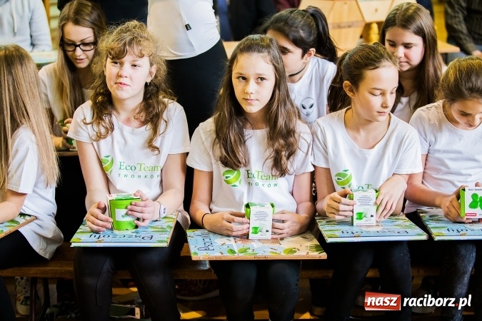 Zdjęcie w galerii na portalu naszraciborz.pl: Marcin Dubiel, znany youtuber odwiedził dziś uczni&oacute;w szkoły w Tworkowie wiadomości z regionu