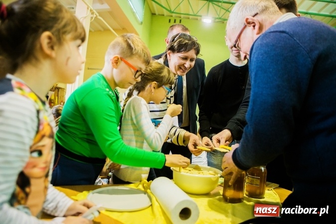 Zdjęcie w galerii na portalu naszraciborz.pl: Marcin Dubiel, znany youtuber odwiedził dziś uczni&oacute;w szkoły w Tworkowie wiadomości z regionu