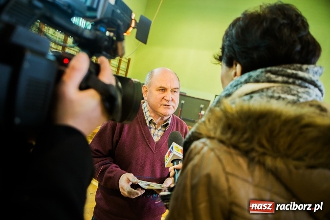 Zdjęcie w galerii na portalu naszraciborz.pl: Marcin Dubiel, znany youtuber odwiedził dziś uczni&oacute;w szkoły w Tworkowie wiadomości z regionu