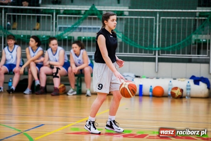 Zdjęcie w galerii na portalu naszraciborz.pl: Koszykówka dziewcząt szkół ponadgimnazjalnych wiadomości z regionu