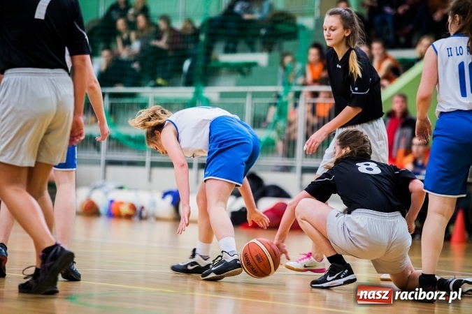 Zdjęcie w galerii na portalu naszraciborz.pl: Koszykówka dziewcząt szkół ponadgimnazjalnych wiadomości z regionu