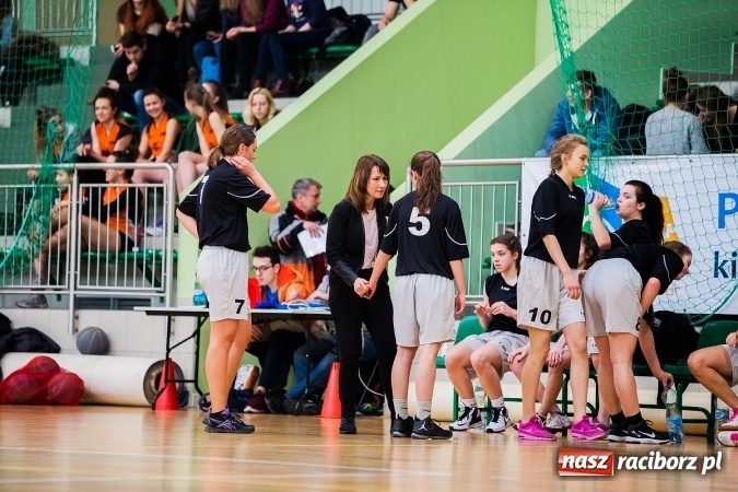 Zdjęcie w galerii na portalu naszraciborz.pl: Koszykówka dziewcząt szkół ponadgimnazjalnych wiadomości z regionu
