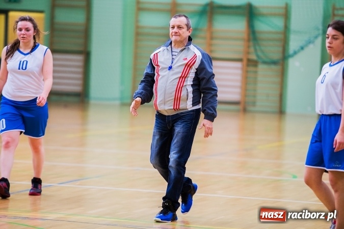 Zdjęcie w galerii na portalu naszraciborz.pl: Koszykówka dziewcząt szkół ponadgimnazjalnych wiadomości z regionu