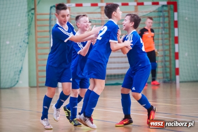 Zdjęcie w galerii na portalu naszraciborz.pl: Zimowa Liga Halowa. Unia Racibórz zdominowała Ligę Mistrzów. Naprzód Rydułtowy wygrał Ligę Europy wiadomości z regionu