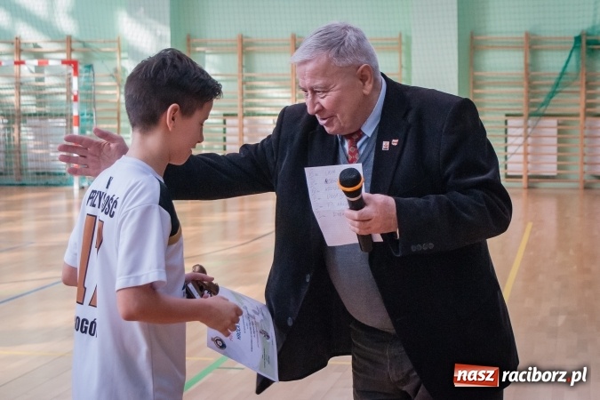 Zdjęcie w galerii na portalu naszraciborz.pl: Zimowa Liga Halowa. Unia Racibórz zdominowała Ligę Mistrzów. Naprzód Rydułtowy wygrał Ligę Europy wiadomości z regionu