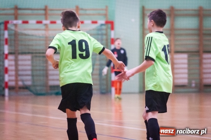 Zdjęcie w galerii na portalu naszraciborz.pl: Zimowa Liga Halowa. Unia Racibórz zdominowała Ligę Mistrzów. Naprzód Rydułtowy wygrał Ligę Europy wiadomości z regionu