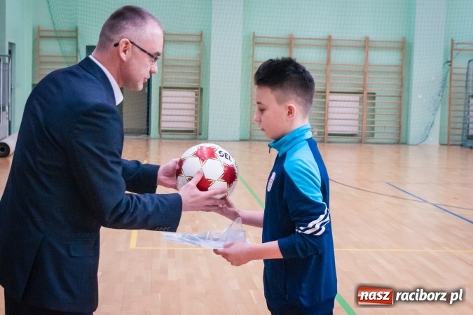 Zdjęcie w galerii na portalu naszraciborz.pl: Zimowa Liga Halowa. Unia Racibórz zdominowała Ligę Mistrzów. Naprzód Rydułtowy wygrał Ligę Europy wiadomości z regionu