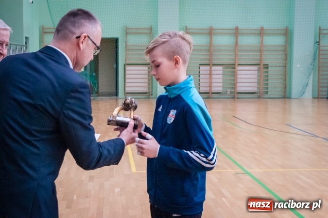 Zdjęcie w galerii na portalu naszraciborz.pl: Zimowa Liga Halowa. Unia Racibórz zdominowała Ligę Mistrzów. Naprzód Rydułtowy wygrał Ligę Europy wiadomości z regionu