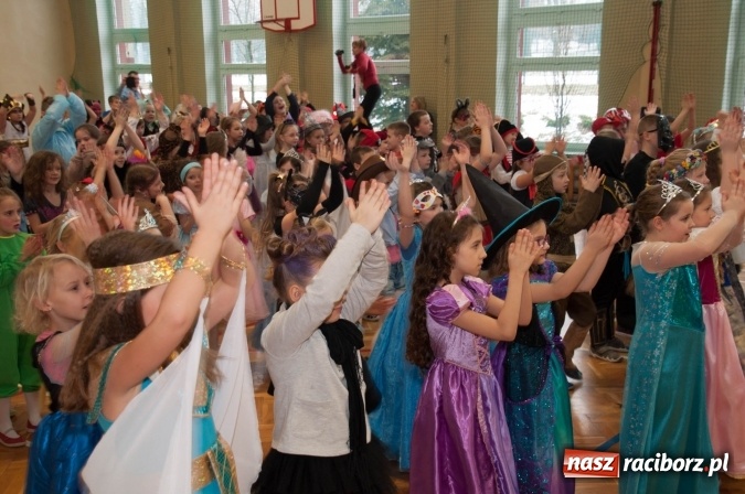Zdjęcie w galerii na portalu naszraciborz.pl: Ach, co to był za bal! Karnawałowe harce w osiemnastce wiadomości z regionu