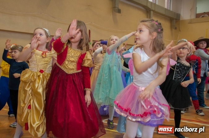 Zdjęcie w galerii na portalu naszraciborz.pl: Ach, co to był za bal! Karnawałowe harce w osiemnastce wiadomości z regionu
