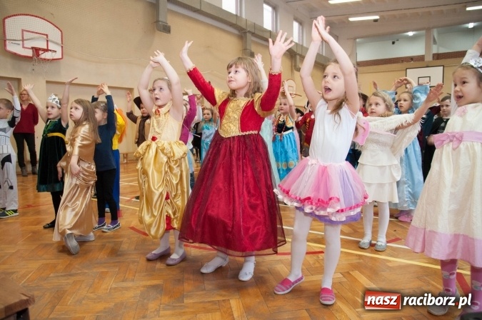 Zdjęcie w galerii na portalu naszraciborz.pl: Ach, co to był za bal! Karnawałowe harce w osiemnastce wiadomości z regionu