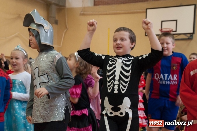 Zdjęcie w galerii na portalu naszraciborz.pl: Ach, co to był za bal! Karnawałowe harce w osiemnastce wiadomości z regionu