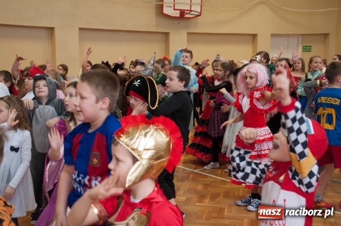 Zdjęcie w galerii na portalu naszraciborz.pl: Ach, co to był za bal! Karnawałowe harce w osiemnastce wiadomości z regionu