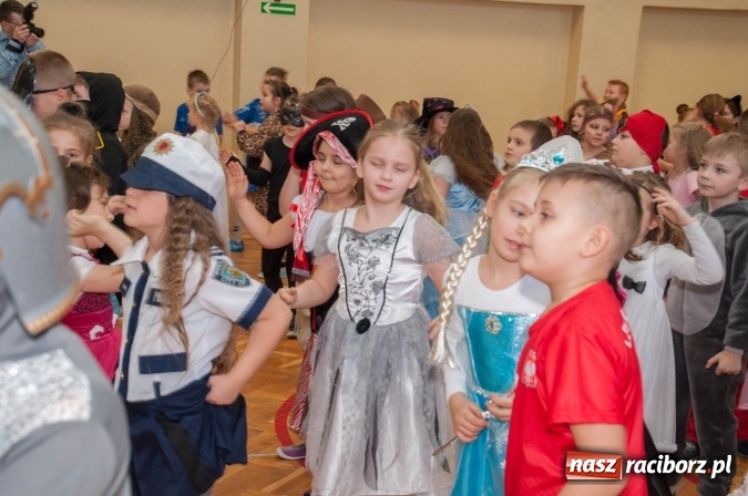 Zdjęcie w galerii na portalu naszraciborz.pl: Ach, co to był za bal! Karnawałowe harce w osiemnastce wiadomości z regionu
