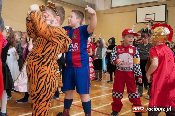 Zdjęcie w galerii na portalu naszraciborz.pl: Ach, co to był za bal! Karnawałowe harce w osiemnastce wiadomości z regionu