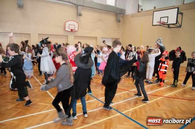 Zdjęcie w galerii na portalu naszraciborz.pl: Ach, co to był za bal! Karnawałowe harce w osiemnastce wiadomości z regionu