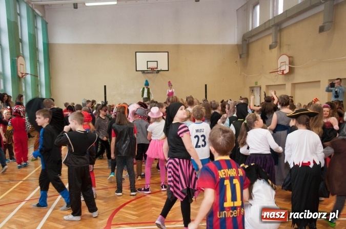 Zdjęcie w galerii na portalu naszraciborz.pl: Ach, co to był za bal! Karnawałowe harce w osiemnastce wiadomości z regionu