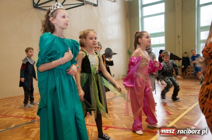 Zdjęcie w galerii na portalu naszraciborz.pl: Ach, co to był za bal! Karnawałowe harce w osiemnastce wiadomości z regionu