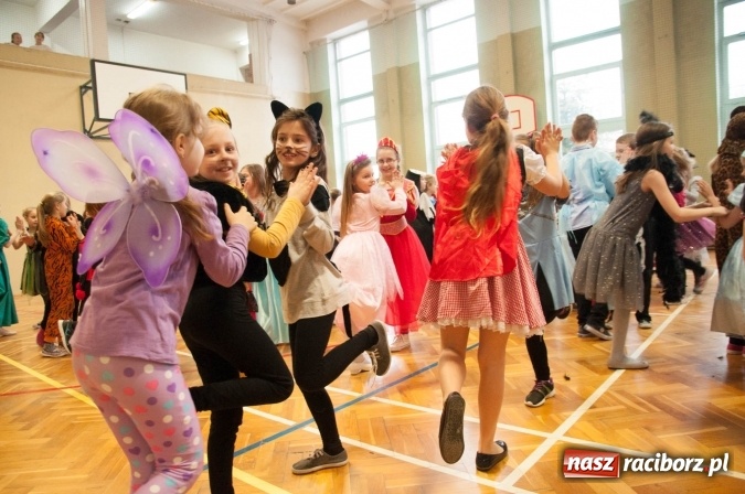 Zdjęcie w galerii na portalu naszraciborz.pl: Ach, co to był za bal! Karnawałowe harce w osiemnastce wiadomości z regionu