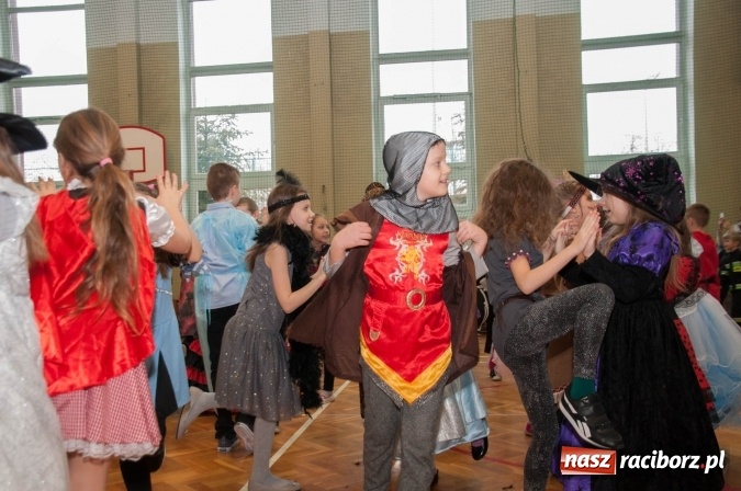 Zdjęcie w galerii na portalu naszraciborz.pl: Ach, co to był za bal! Karnawałowe harce w osiemnastce wiadomości z regionu