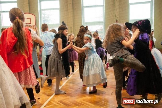Zdjęcie w galerii na portalu naszraciborz.pl: Ach, co to był za bal! Karnawałowe harce w osiemnastce wiadomości z regionu