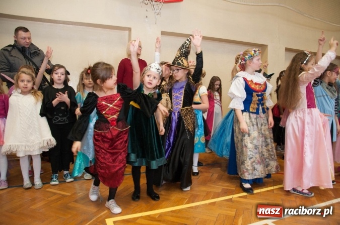 Zdjęcie w galerii na portalu naszraciborz.pl: Ach, co to był za bal! Karnawałowe harce w osiemnastce wiadomości z regionu