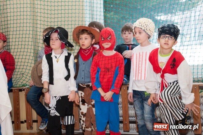 Zdjęcie w galerii na portalu naszraciborz.pl: Ach, co to był za bal! Karnawałowe harce w osiemnastce wiadomości z regionu