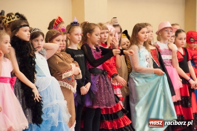 Zdjęcie w galerii na portalu naszraciborz.pl: Ach, co to był za bal! Karnawałowe harce w osiemnastce wiadomości z regionu
