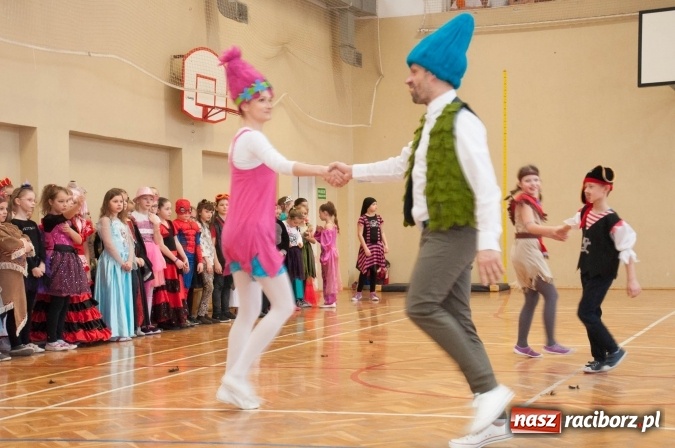 Zdjęcie w galerii na portalu naszraciborz.pl: Ach, co to był za bal! Karnawałowe harce w osiemnastce wiadomości z regionu