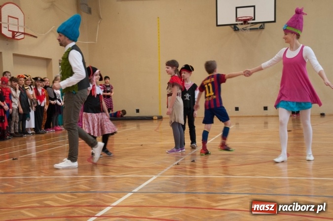 Zdjęcie w galerii na portalu naszraciborz.pl: Ach, co to był za bal! Karnawałowe harce w osiemnastce wiadomości z regionu