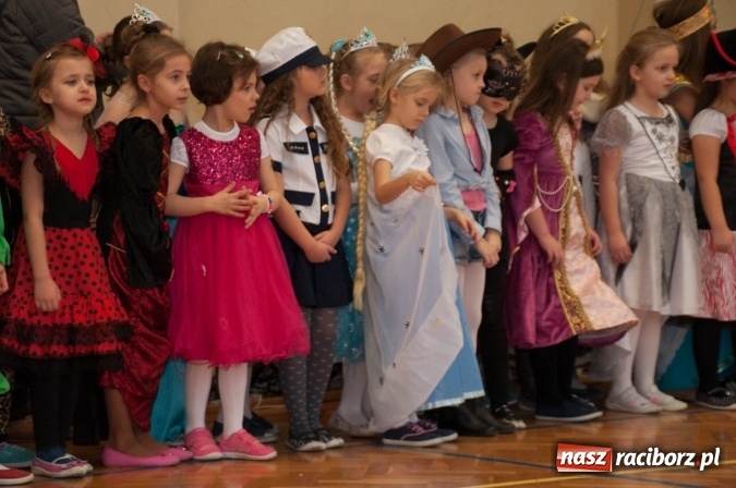 Zdjęcie w galerii na portalu naszraciborz.pl: Ach, co to był za bal! Karnawałowe harce w osiemnastce wiadomości z regionu