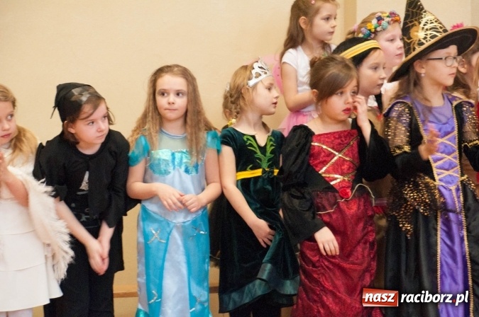 Zdjęcie w galerii na portalu naszraciborz.pl: Ach, co to był za bal! Karnawałowe harce w osiemnastce wiadomości z regionu