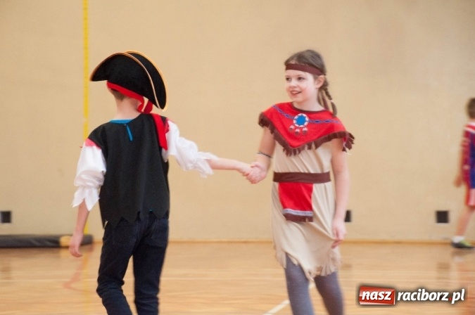 Zdjęcie w galerii na portalu naszraciborz.pl: Ach, co to był za bal! Karnawałowe harce w osiemnastce wiadomości z regionu