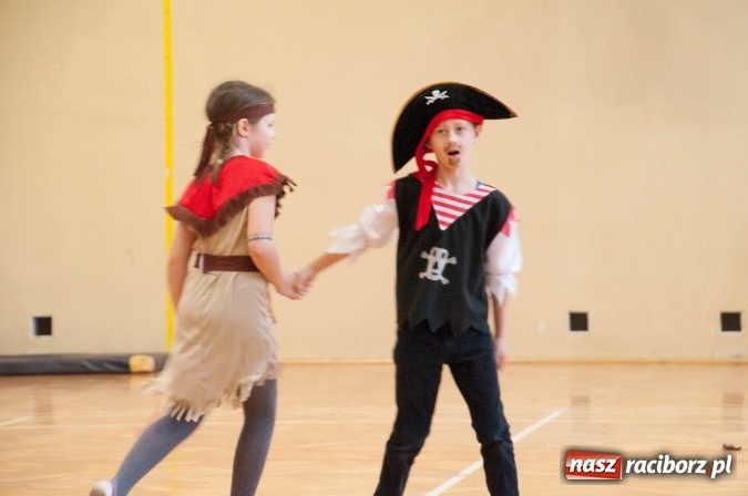 Zdjęcie w galerii na portalu naszraciborz.pl: Ach, co to był za bal! Karnawałowe harce w osiemnastce wiadomości z regionu