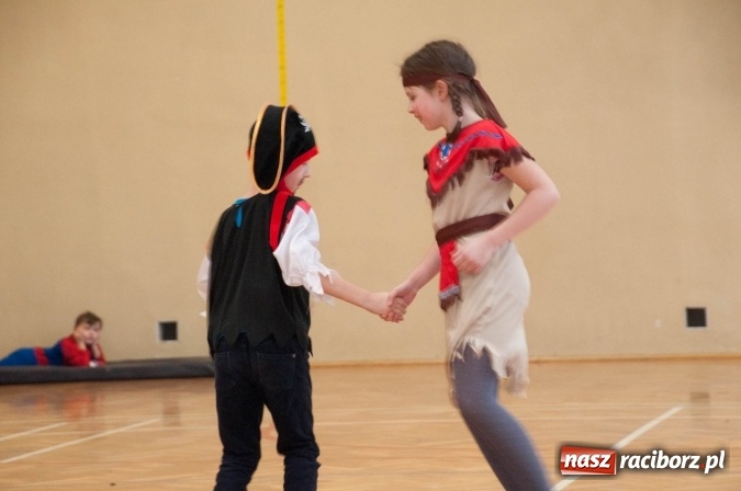 Zdjęcie w galerii na portalu naszraciborz.pl: Ach, co to był za bal! Karnawałowe harce w osiemnastce wiadomości z regionu