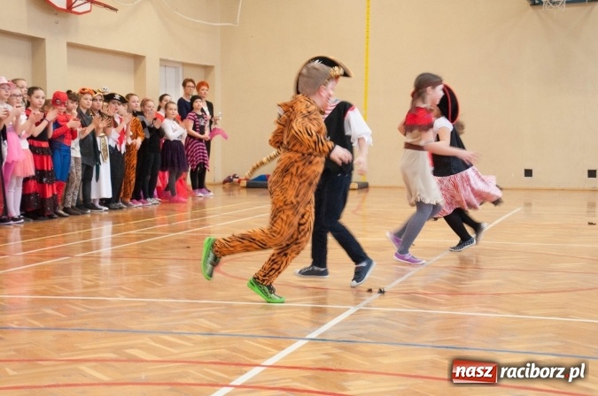 Zdjęcie w galerii na portalu naszraciborz.pl: Ach, co to był za bal! Karnawałowe harce w osiemnastce wiadomości z regionu