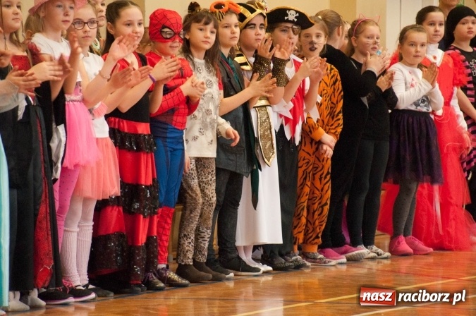 Zdjęcie w galerii na portalu naszraciborz.pl: Ach, co to był za bal! Karnawałowe harce w osiemnastce wiadomości z regionu