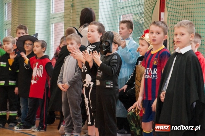 Zdjęcie w galerii na portalu naszraciborz.pl: Ach, co to był za bal! Karnawałowe harce w osiemnastce wiadomości z regionu