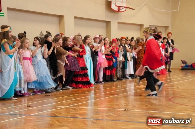 Zdjęcie w galerii na portalu naszraciborz.pl: Ach, co to był za bal! Karnawałowe harce w osiemnastce wiadomości z regionu