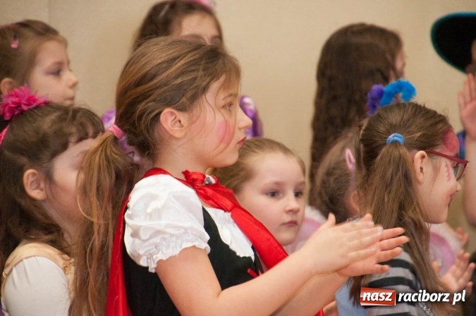 Zdjęcie w galerii na portalu naszraciborz.pl: Ach, co to był za bal! Karnawałowe harce w osiemnastce wiadomości z regionu