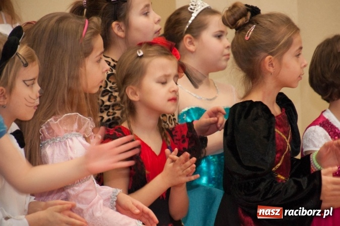 Zdjęcie w galerii na portalu naszraciborz.pl: Ach, co to był za bal! Karnawałowe harce w osiemnastce wiadomości z regionu