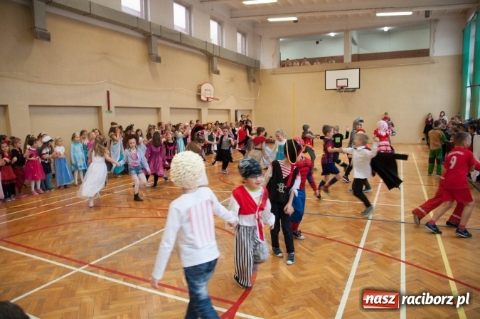 Zdjęcie w galerii na portalu naszraciborz.pl: Ach, co to był za bal! Karnawałowe harce w osiemnastce wiadomości z regionu