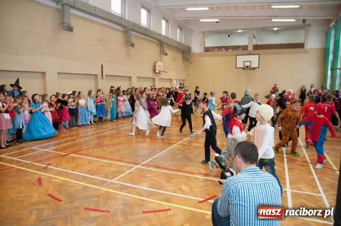 Zdjęcie w galerii na portalu naszraciborz.pl: Ach, co to był za bal! Karnawałowe harce w osiemnastce wiadomości z regionu
